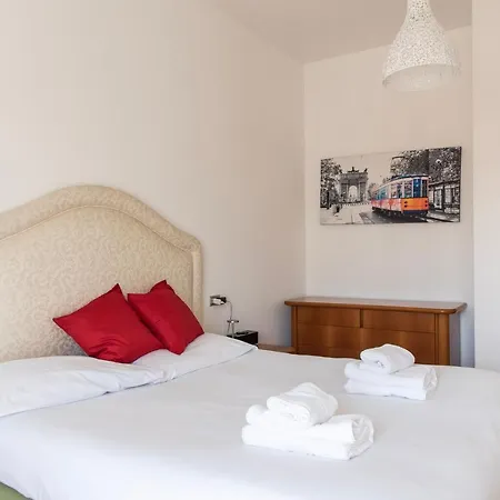 Youhosty - Buonarroti 15 * Mediolan