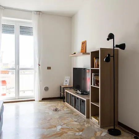 Youhosty - Buonarroti 15 * Milan