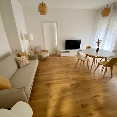 Brand New Flat Ready To Welcome You To Milan! Apartment Mailand