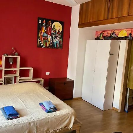 Apartment Isolab: Monolocale In Zona Isola Milan