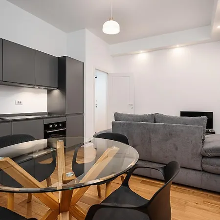 Italianway - Ippolito Nievo 28 Milan