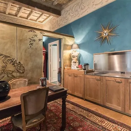 Italianway - Borgonuovo 12 Milano