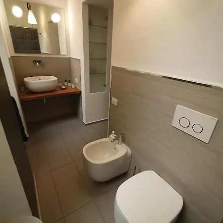Apartment Charming Design Into Navigli District Milan