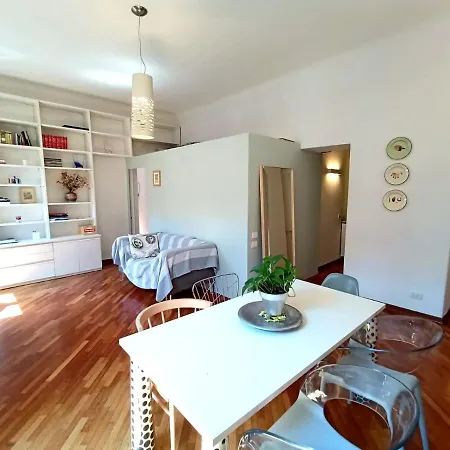 Apartment Charming Design Into Navigli District Milan