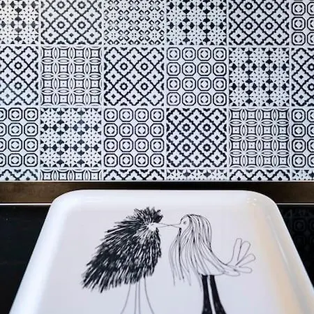 Black & White Flat In Naviglio/ Porta Genova *