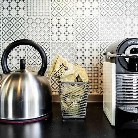 Black & White Flat In Naviglio/ Porta Genova