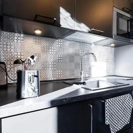 Black & White Flat In Naviglio/ Porta Genova * Milan