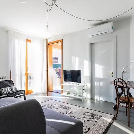 Black & White Flat In Naviglio/ Porta Genova * Милан