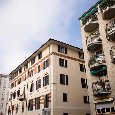 Ampio Bilocale In Zona Navigli/romolo * Milan