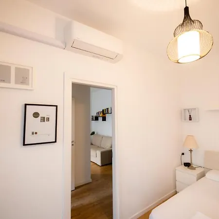 Apartment Ampio Bilocale In Zona Navigli/romolo