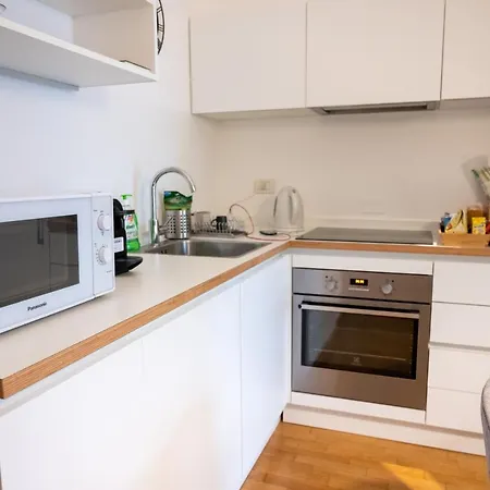 Apartament Trilocale Zona Farini/isola