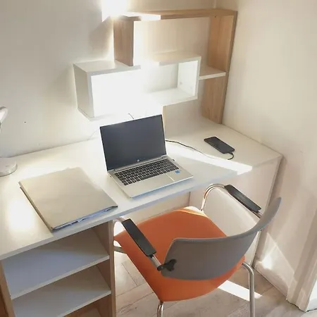 Spacious & Lovely - 4 Queen Bed Apartman *