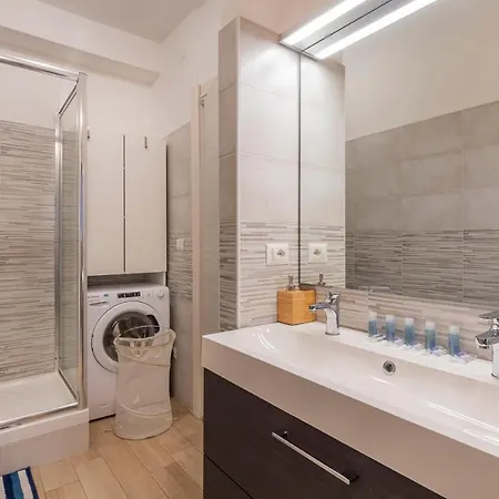 Apartament Big - Alcuino 7 *