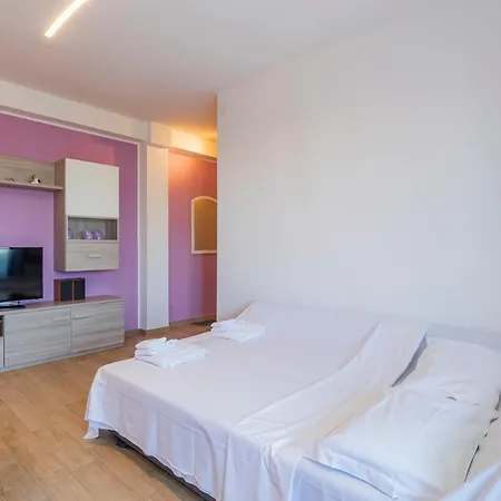 Apartament Big - Alcuino 7 *