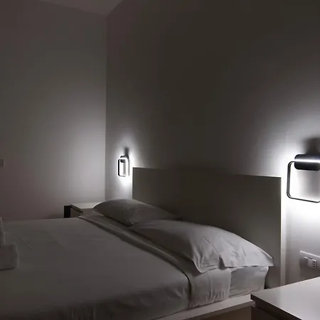 Youhosty - Del Castagno 2