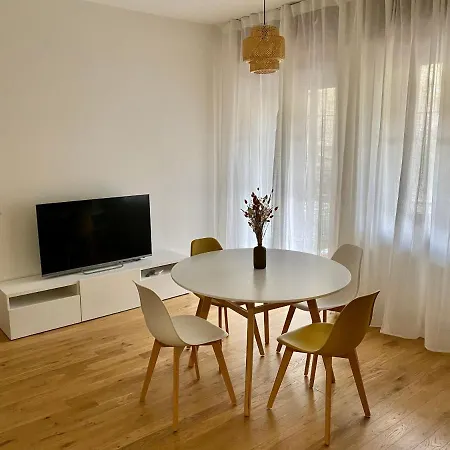 Brand New Flat Ready To Welcome You To Milan! *