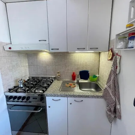 Make Yourself At Dergano - Mm3 Yellow Line Hotel