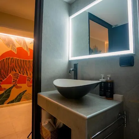 Experience - Jungle Apartment