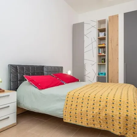 Liberty House, In Stile Retro! * מילאנו