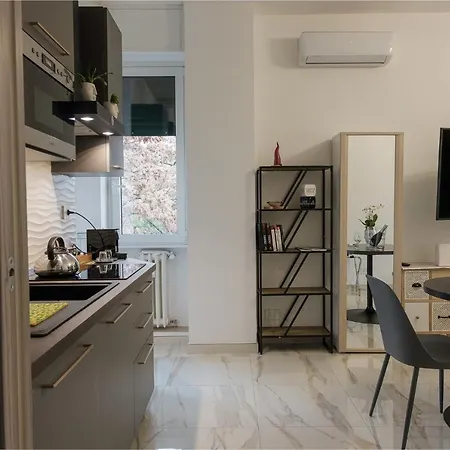 Zeus-08: Splendido Monolocale, Zona San Siro Milaan