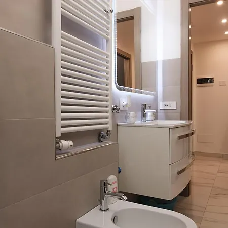 Zeus-08: Splendido Monolocale, Zona San Siro Appartement