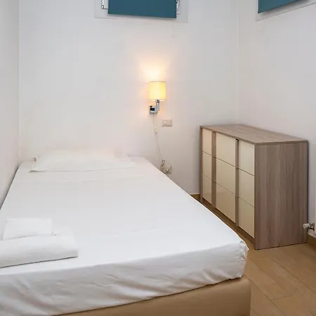 Rucellai בית הארחה