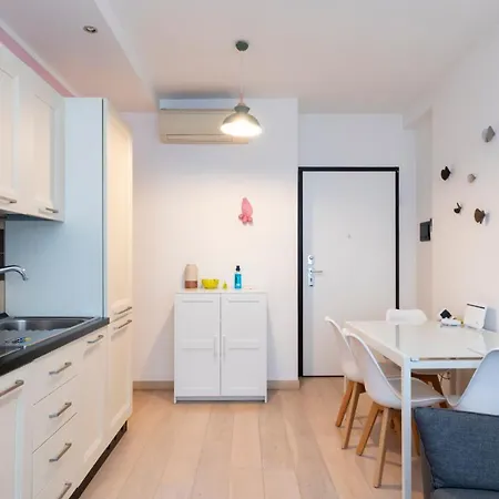 Apartment Luxury Near Bocconi Zamenhof 7