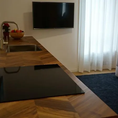 Apartament Danae *
