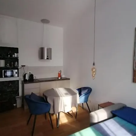 New Cozy 7 Metro Stops To Duomo! Apartment Milan