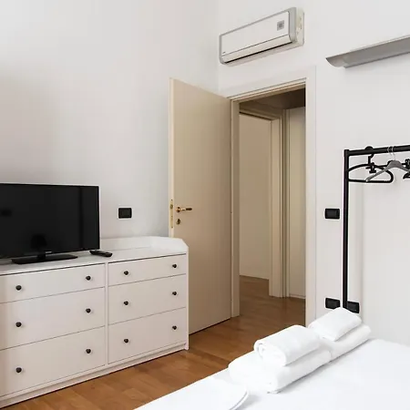 Youhosty - Monte Nero 68 * Milano