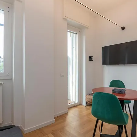 Luxury Savona 65 * Milánó