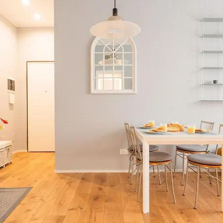 The Rent - Lovely Two-bedroom Near Bocconi Apartment Milan
