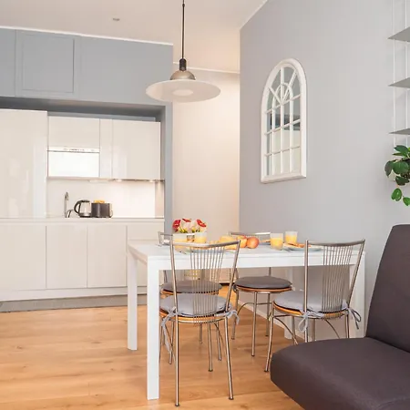 The Rent - Lovely Two-bedroom Near Bocconi Apartment Milan