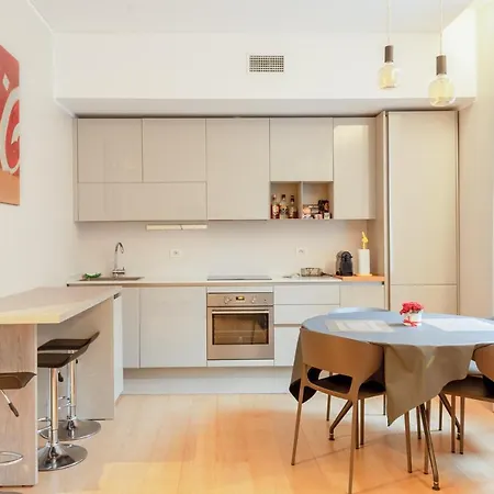 Apartament Commenda, 28 - Comodo Per Tribunale - Centrale *