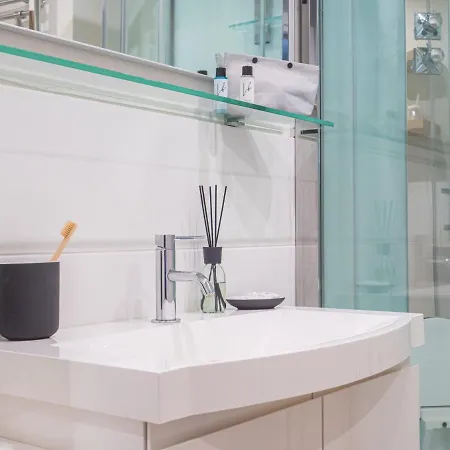 The Rent - Lovely Two-bedroom Near Bocconi Apartment Milan