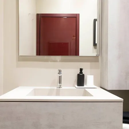 Elegant Home, Steps From Milan Duomo, Fashion District, By Houseinmilano Daire