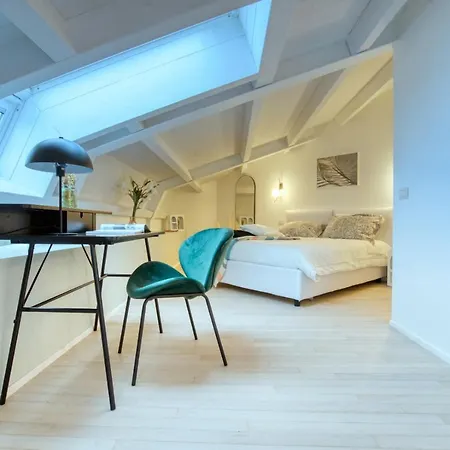Lumi Nuovissimi Loft Mansardati Da 2 O 4pax In Loreto Apartment Milan