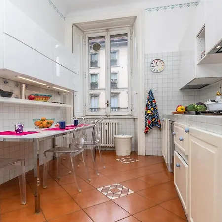 Very In Cadorna Station Area! Excellent If Arrive From Malpensa Airport * Milan