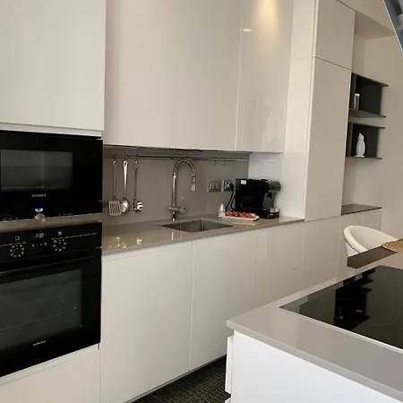 Fifty Eight Beltrade 3 Apartment *