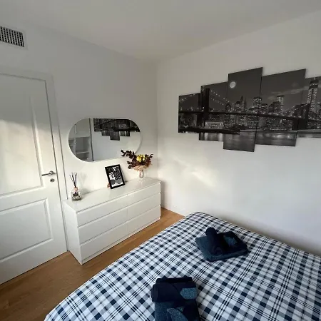 The Small White House In Milan