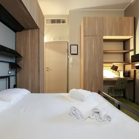 Versoverde Alzaia Naviglio Grande ホテル