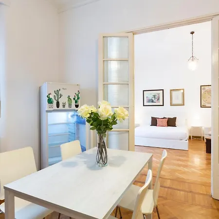 Living Isola Apartman *