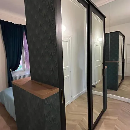 Isola Apartment *
