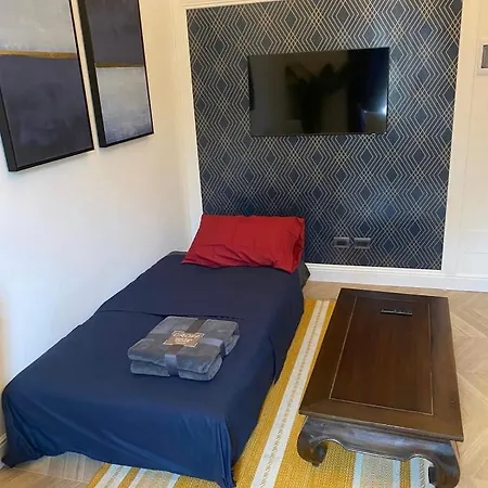 Isola Apartment *