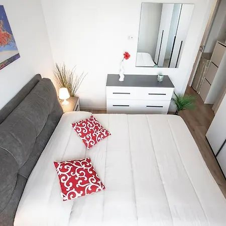Apartment Duomo 10 Min Cozy Netflix + Wifi