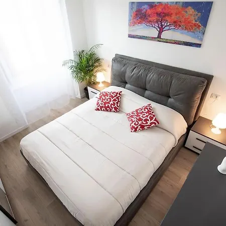 Duomo 10 Min Cozy Netflix + Wifi Lägenhet *