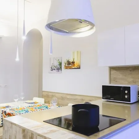 Guesthost - Book Now! Corso Buenos Aires & Loreto M1 *