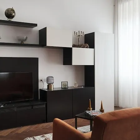 Apartament Luminoso 1min Dalla Metro Luxhome33 *