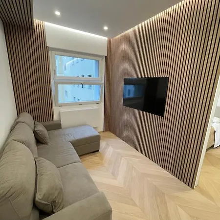 Bilocale Luxury A 50 Mt Dalla Stazione Di Apartment *