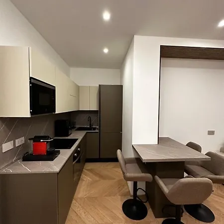 Apartment Bilocale Luxury A 50 Mt Dalla Stazione Di Milan